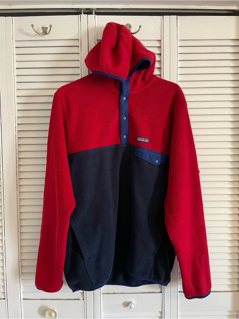 Patagonia Men’s Synchilla Snap-T Hoody Pullover Two-Tone Red & Navy, Large
